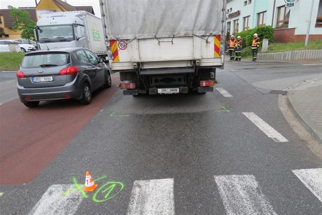 V Blučině na Brněnsku srazil náklaďák ženu, na místě zemřela. Ulice je uzavřená