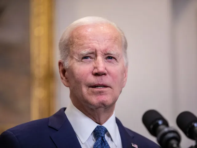 „Chceme vám pomoci vyhrát válku.“ Biden odsouhlasil 8 miliard dolarů pomoci pro Ukrajinu