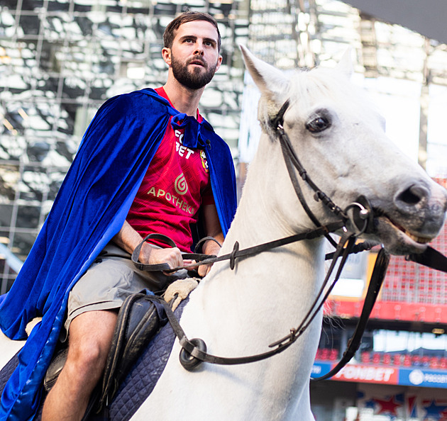 Odmítl hrát s Ruskem, teď jde do CSKA. Fanoušci nechápou: Ty pokrytče!