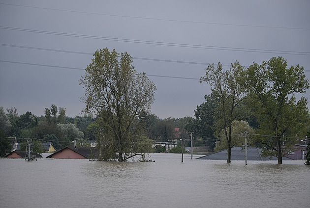 Sto rodin z kraje zůstalo po povodni bez střechy nad hlavou. Hledají nouzové bydlení