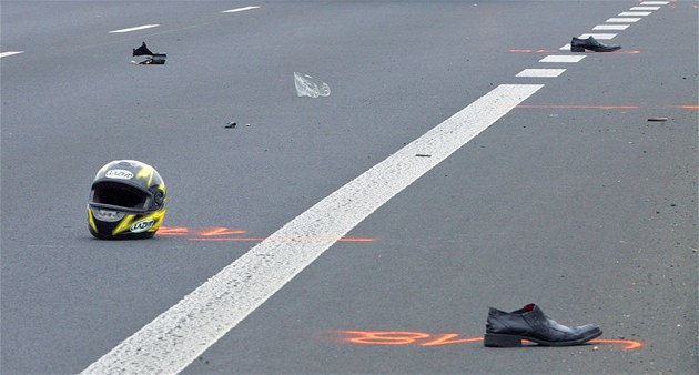 Motorkář se čelně srazil s osobním autem. Na místě zemřel i jeho spolujezdec