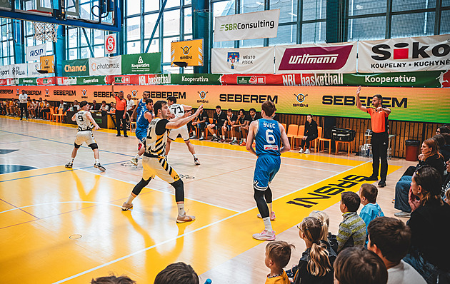 Basketbalisté Písku poprvé vyhráli v lize třikrát za sebou a vedou tabulku