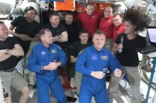 Na ISS dorazila loď, s níž se vrátí i uvázlá dvojice astronautů