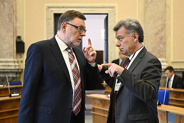 Ministři budou jednat s justičními odbory, které ohlásily stávku kvůli platům