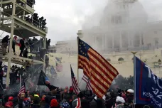 Aby se udržel u moci, uchýlil se ke zločinům, píší vyšetřovatelé o Trumpovi