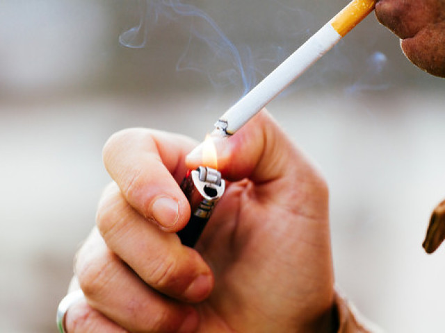 Brusel chystá zákazy: Kuřáci tradičních i elektronických cigaret mají zmizet. I z venkovních prostranství