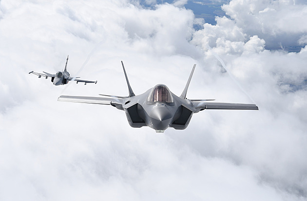 Další problémy F-35. Česko se nemusí dočkat včas, varuje americký generál