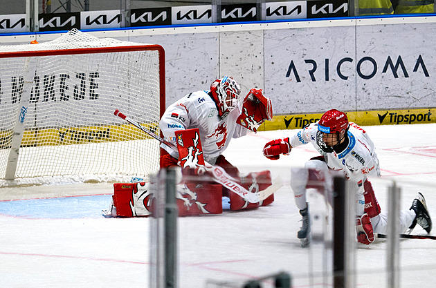 ONLINE: Pardubice vyzvou neporažený Litvínov. Spartu čeká Boleslav