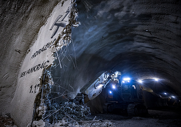 Spojka metra D s linkou C je hotová, dělníci vyrazili půlkilometrový tunel