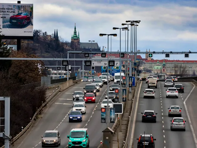 Změny kolem emisí a spalovacích motorů? Česko chce upravovat cíle EU v autoprůmyslu