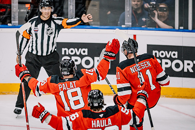 Start NHL: ovace pro Paláta a Eliáše, další Češi v hledišti. Hvězdy nezklamaly