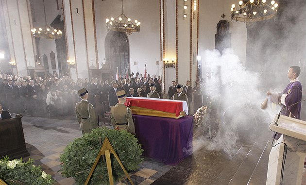 Stěží pochopíte moderní svět, obhajuje arcibiskup Varšavy povinné náboženství