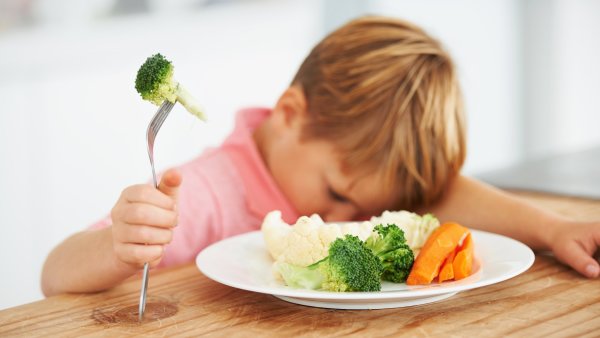 Fuj, brokolice! Vědci vysvětlili, proč děti nechtějí zkoušet zeleninu a mají radši sladkosti