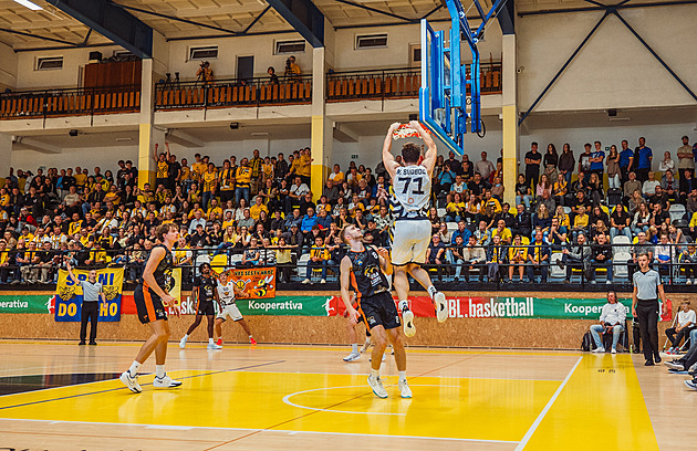 Písečtí basketbalisté dominovali v jihočeském derby a dál vedou ligu