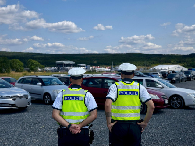 Vražda na Berounsku. Cizinec pobodal svou oběť u cyklostezky, policisté ho chytli