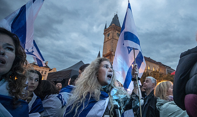 Izrael viník není. Stovky lidí v Praze si připomněly výročí masakru Hamásu