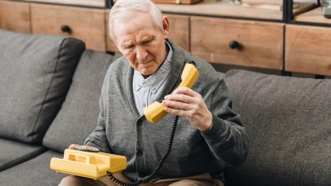 Nabízí dárky a vzorky zdarma po telefonu. Při souhlasu jste v pasti