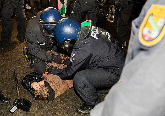 Propalestinský protest přerostl v Berlíně v násilí, dorazila i Thunbergová