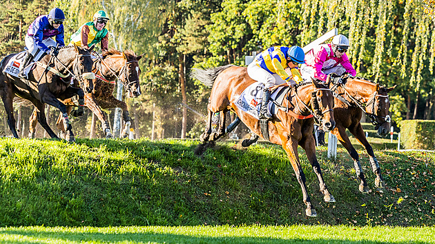 Velkou pardubickou narušily války i špatné počasí, poprvé se jela před 150 lety