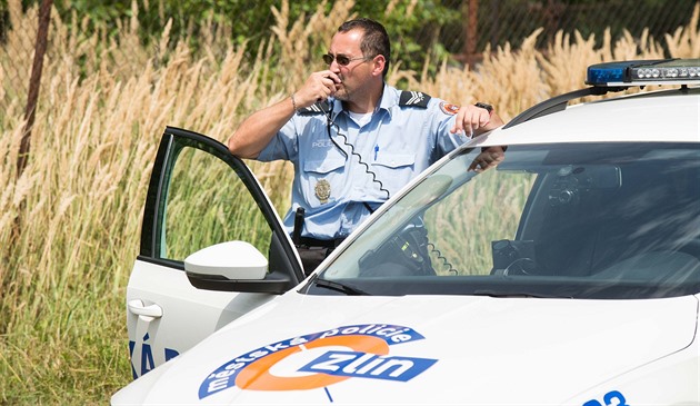 Matka žáka mířila do školy na schůzku, na chodbě vlepila učitelce facku