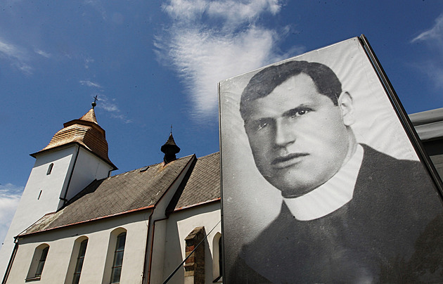 Odolával mučení, až byli i estébáci zoufalí. Ubití faráře Toufara k smrti tajili