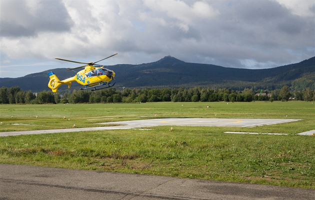 Vážné zranění při rallye na Berounsku. Diváka zasáhla trubka, do níž narazilo auto