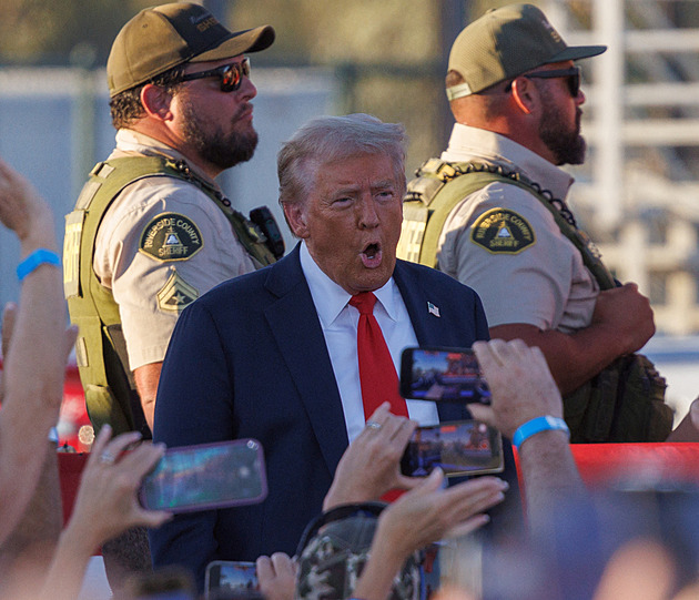 Jsou horší než Rusko, řekl Trump a pohrozil svým odpůrcům armádou