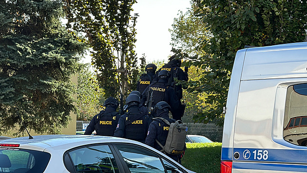 Manévry v Horních Počernicích. Policisté marně hledali útočníka i oběť napadení