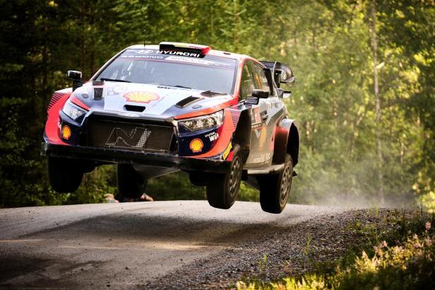 

V Česku podruhé začne Středoevropská rallye, Neuville může slavit titul

