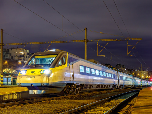 Pendolino se do šrotu nechystá. Superrychlé tratě nabírají zpoždění