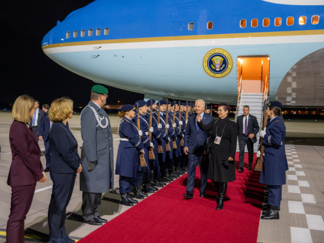 Biden je na návštěva Německa: Se Steinmeierem jednal o Ukrajině a dostal nejvyšší vyznamenání