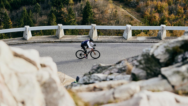 Cyklistický seriál Road Classics dojel do finále až na vrchol Ještědu