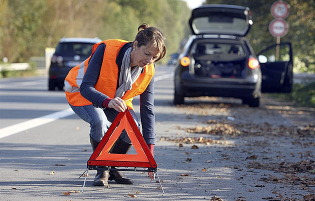 Reflexní vesta? Spíš maskovací. Náš test odhalil šmejd, prodejce ho stahuje