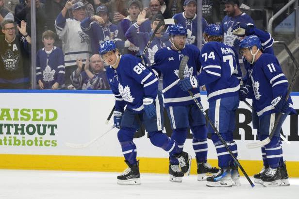 

Nylander dotáhl Toronto k vítězství nad Tampou, Stolarz opět řádil v brankovišti

