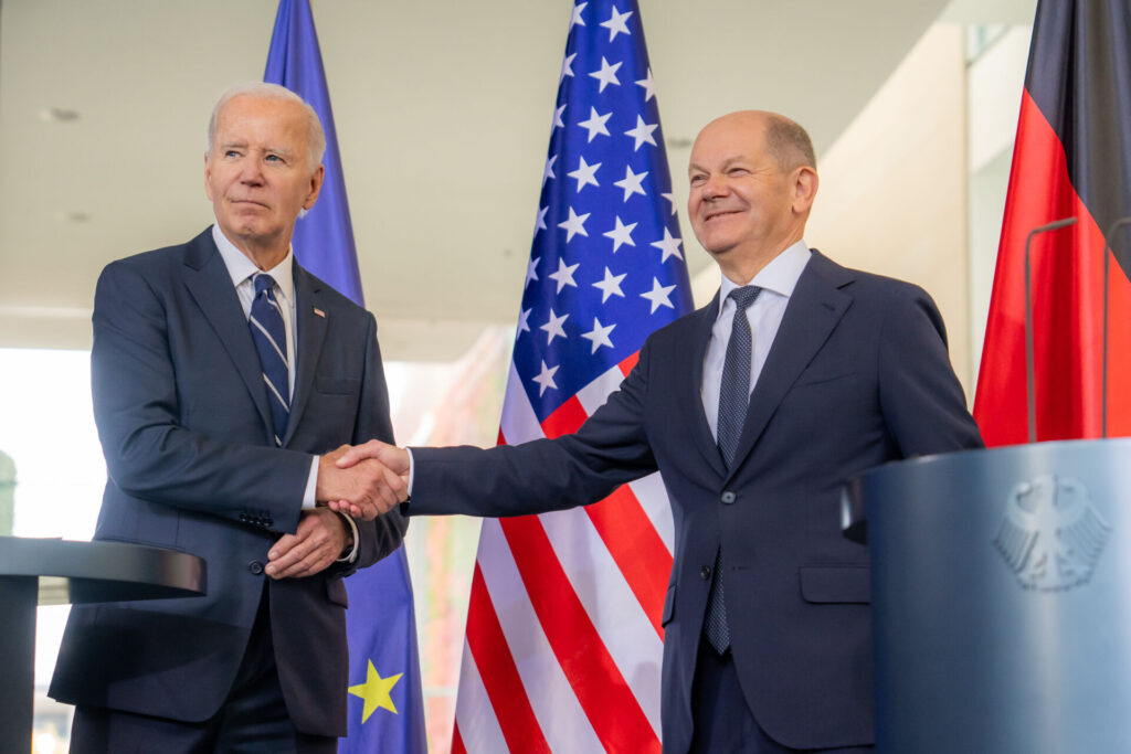 Biden prý už nemá nic proti Ukrajině v NATO. Americký postoj může změnit dosavadní německé „Nein“