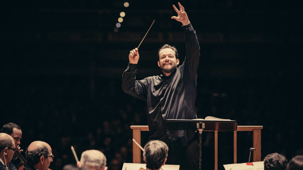 Chicago Symphony Orchestra přijede sdirigentem Zwedenem, Boston slibuje zadostiučinění ze Šostakoviče