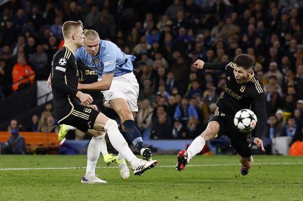 

Sparta opět v Anglii narazila, ze stadionu Manchesteru City veze domů bůra

