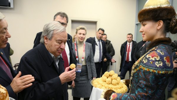 Tajemník OSN Guterres se setká s Putinem. Na mírový summit nepřijel, ale pozvánku válečného zločince přijal, píší Ukrajinci