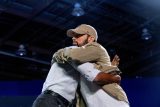 VIDEO: Eminem se přidal k celebritám podporujícím Harrisovou. Obama rapoval jeho skladbu Lose Yourself