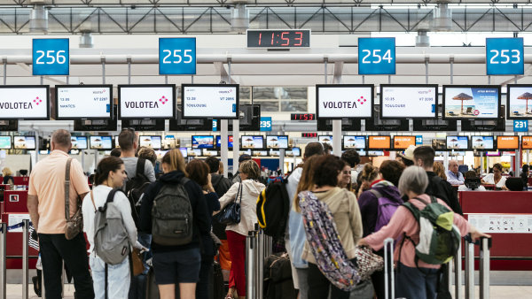 Desítky eur za prověření aerolinky. Akademici si stěžují na složité papírování kvůli unijní podpoře