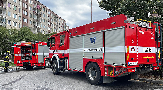 Požár na Kutnohorsku vyhnal z domu devět lidí. Vznikl asi od elektrokoloběžky