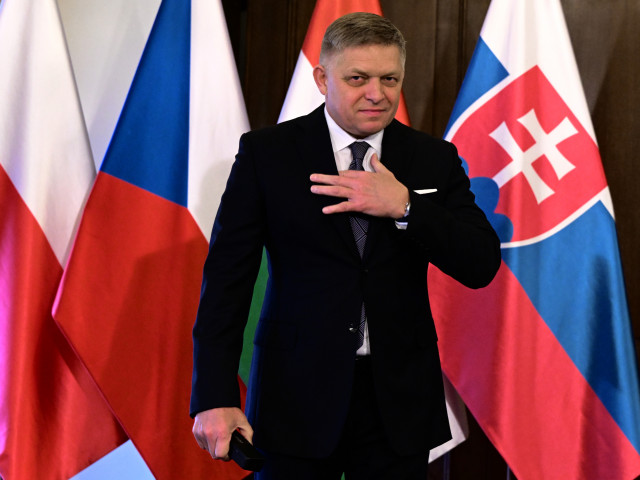 Fico tvrdí, že byl opět v ohrožení. Zachytili muže s nabitou zbraní