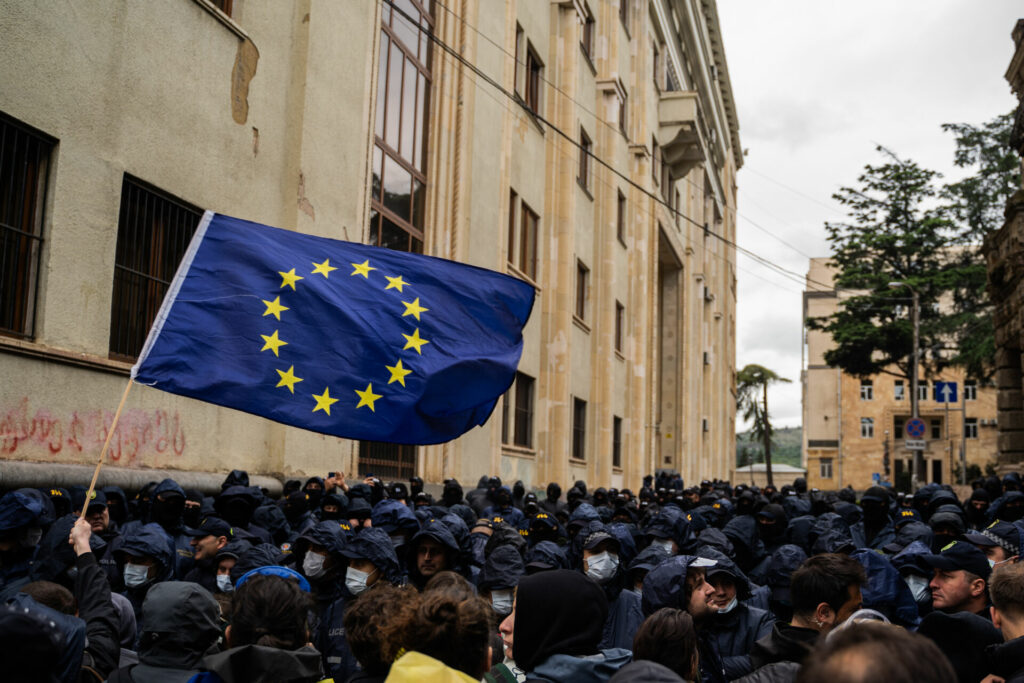 Opozice i prezidentka Gruzie odmítly uznat výsledky voleb. Unie i USA požadují vyšetření nesrovnalostí