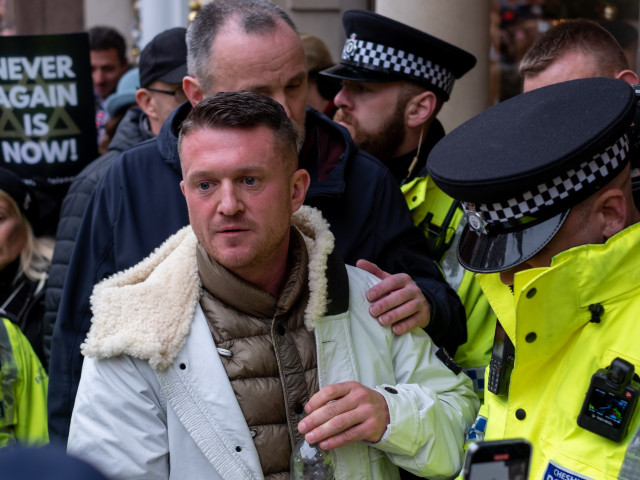 Britský aktivista Tommy Robinson byl odsouzen k 18 měsícům vězení, měl pohrdat soudem