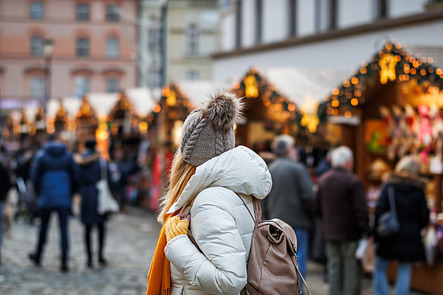 Je libo štolu, piroh nebo lokše? Na adventní trhy k sousedům se vyplatí jet vlakem