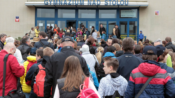 Na gymnázia chce mnohem víc studentů, než si kraje dosud myslely, ukazuje nová analýza