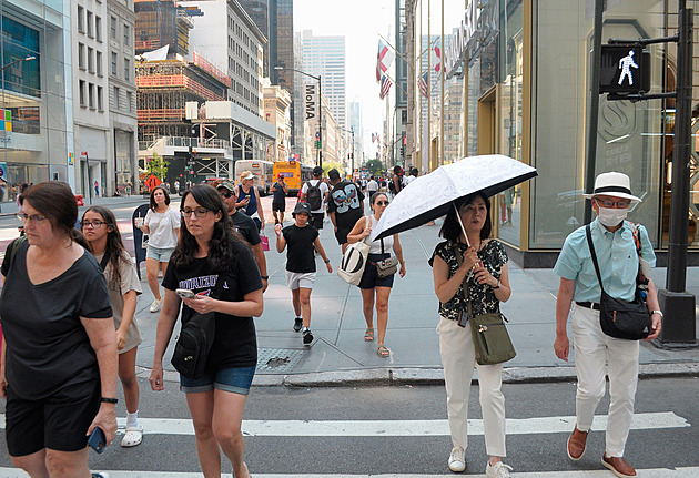 Já jsem chodec, kdo je víc. New York zlegalizoval přecházení ulic na červenou