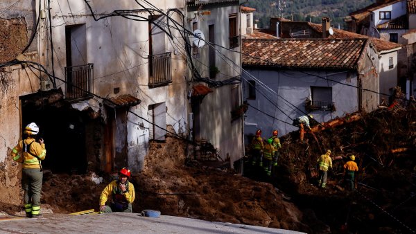 Španělskou Valencii zasáhly přívalové deště, při povodních zahynulo přes 60 lidí