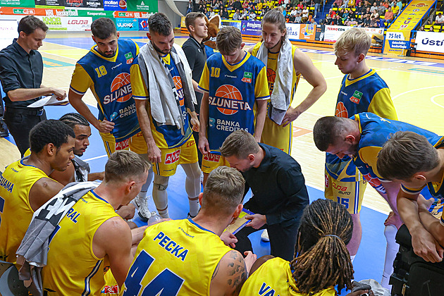 Ústečtí basketbaloví vicemistři zvládli napínavou koncovku na Slavii