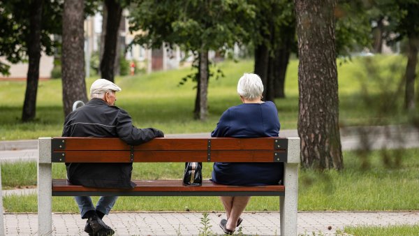 Ve sněmovně začalo závěrečné kolo boje o klíčovou reformu Fialovy vlády. O co se hraje v důchodové reformě